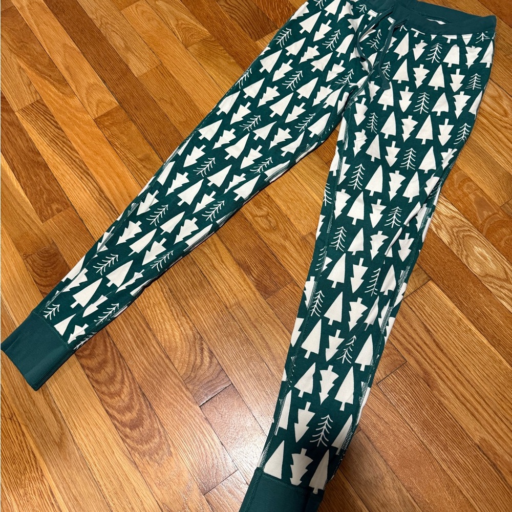 Hanna Andersson Green and White Tree Print Pajamas